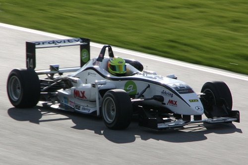 Talentvolle Nederlander verbaast vriend en vijand bij Formule 3 testen